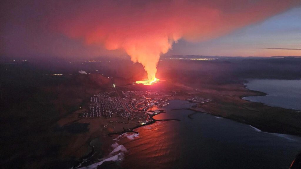 Iceland Volcano Eruption Causes Blue Lagoon to Close Again Volcano eruption in Reykjanes Peninsula 1024x577 wVySfP